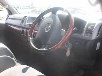 2004 Toyota Hiace Pictures