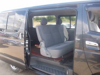 2004 Toyota Hiace Photos