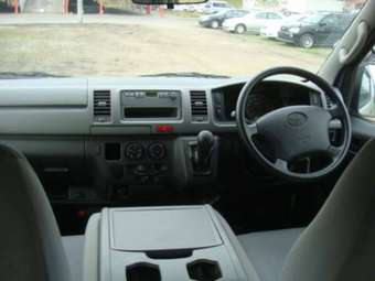 2005 Toyota Hiace Pictures