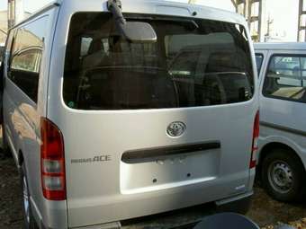 2005 Toyota Hiace Pictures