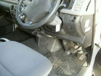 2005 Toyota Hiace Pictures