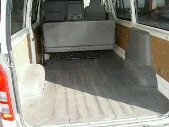 2005 Toyota Hiace Photos