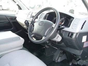 2005 Toyota Hiace Pics