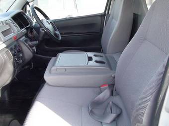 2005 Toyota Hiace Pictures
