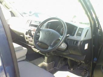 2005 Toyota Hiace Pictures