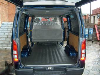 2005 Toyota Hiace Photos