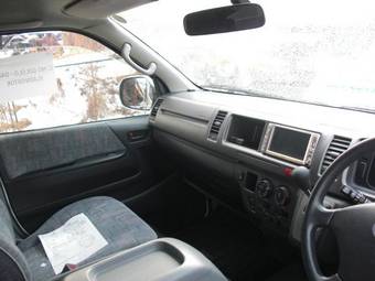 2005 Toyota Hiace Pictures