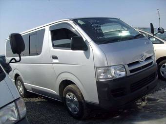2005 Toyota Hiace Photos