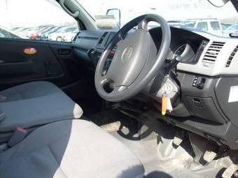 2005 Toyota Hiace Pictures