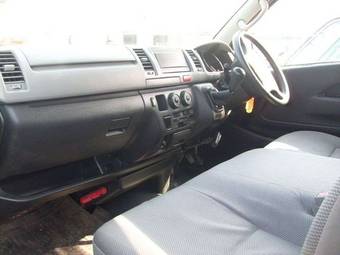 2005 Toyota Hiace Photos