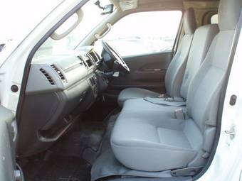2005 Toyota Hiace Photos