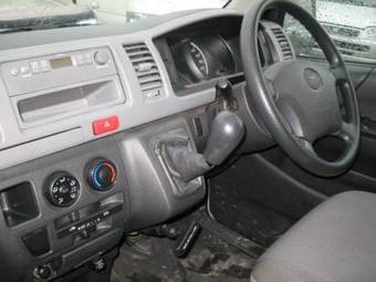 2005 Toyota Hiace Pictures