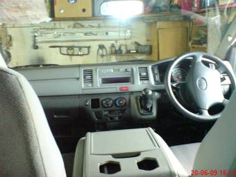 2005 Toyota Hiace Pictures