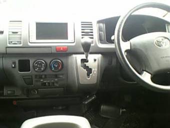 2005 Toyota Hiace Pics