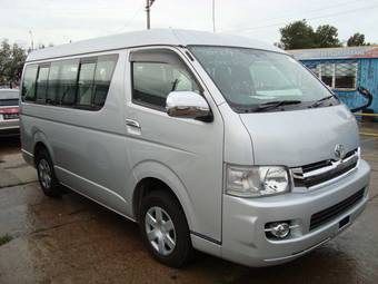 2005 Toyota Hiace Pictures