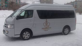 2010 Toyota Hiace Pics