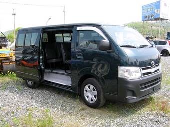 2010 Toyota Hiace Photos