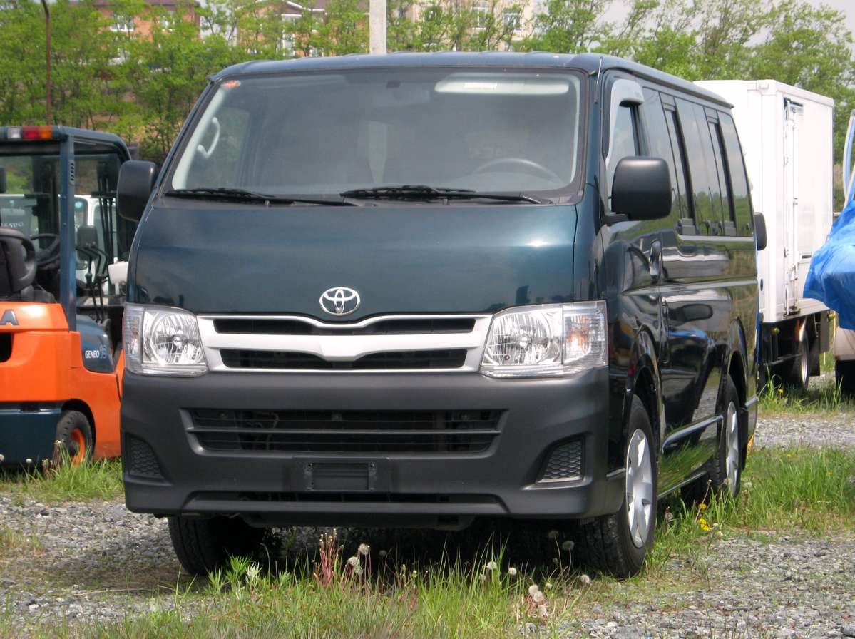 2010 toyota hiace