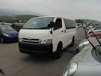 2010 Toyota Hiace Pictures