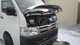 2011 Toyota Hiace Pictures