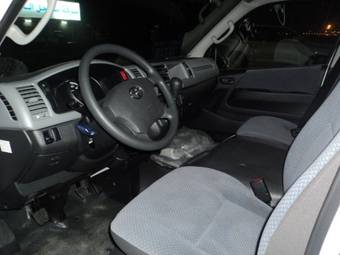 2012 Toyota Hiace Photos