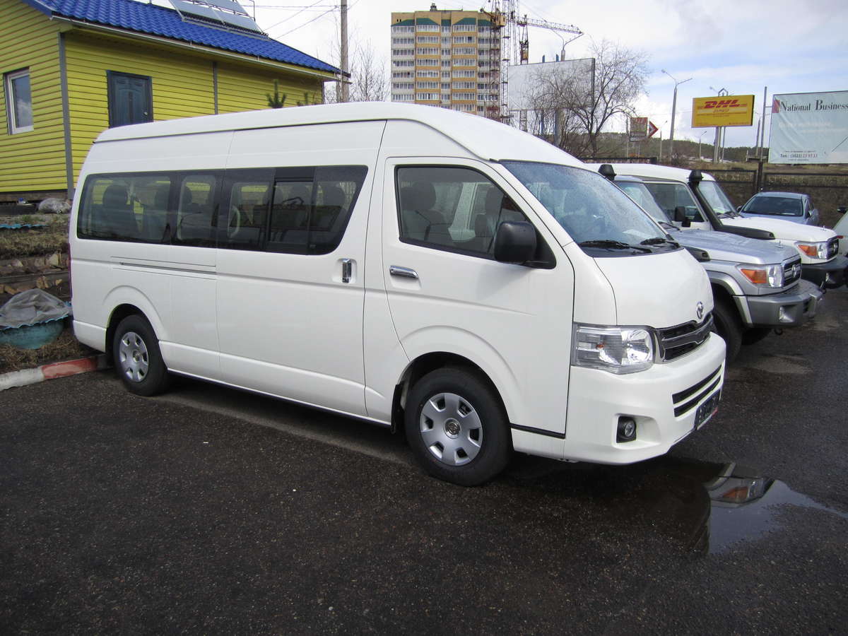 Купить микроавтобус 9. Toyota Hiace 2012. Микроавтобус Тойота Хайс 2015. Тойота Хайс микроавтобус 2012. Toyota Hiace, 2015 микроавтобус.