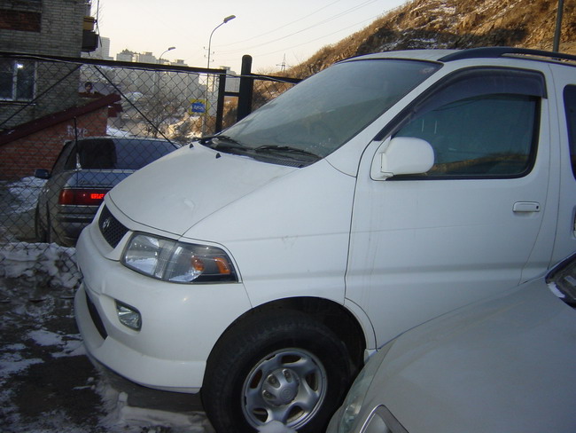 1998 Toyota Hiace Regius Photos