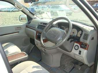 1998 Toyota Hiace Regius Images