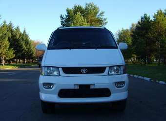 1998 Toyota Hiace Regius Pictures