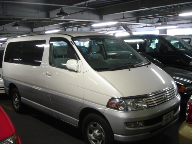 1999 Toyota Hiace Regius Pics