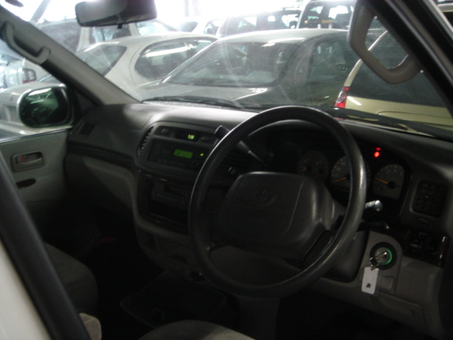 1999 Toyota Hiace Regius Pictures