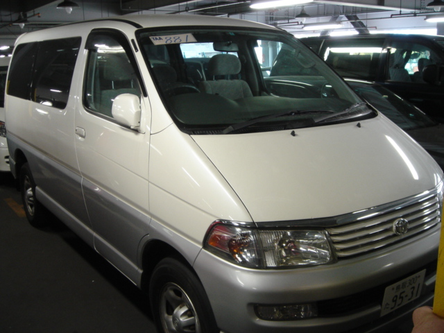 1999 Toyota Hiace Regius Pictures