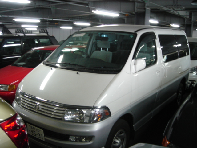 1999 Toyota Hiace Regius Photos