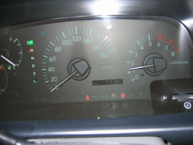 1999 Toyota Hiace Regius Pictures