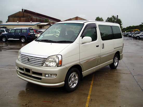 2000 Toyota Hiace Regius Images