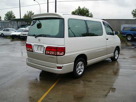 2000 Toyota Hiace Regius Pictures