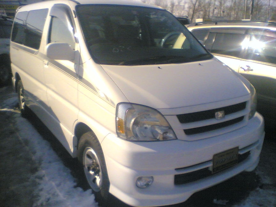 2000 Toyota Hiace Regius Photos