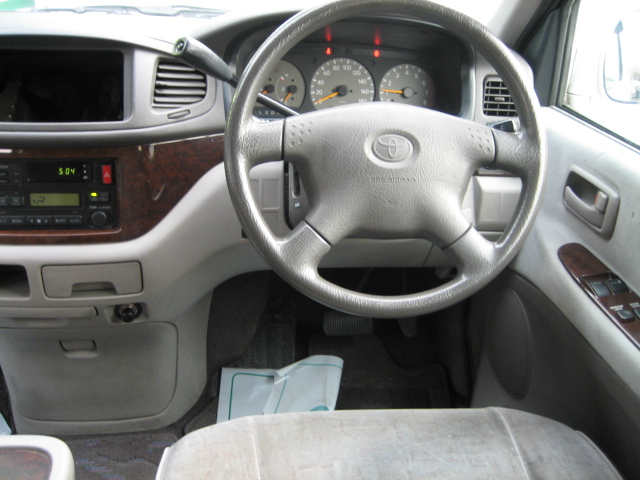 2000 Toyota Hiace Regius Images