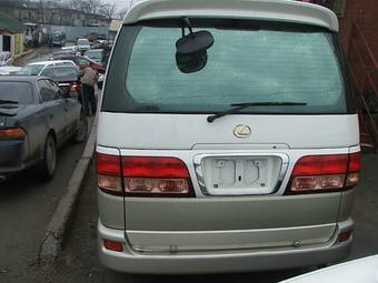 2000 Toyota Hiace Regius Pics