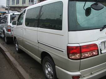 2000 Toyota Hiace Regius Pictures