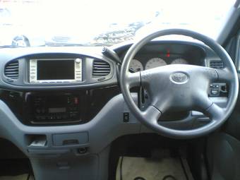 2001 Toyota Hiace Regius Photos