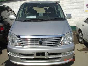 2001 Toyota Hiace Regius Photos