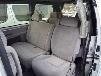 2001 Toyota Hiace Regius Pictures