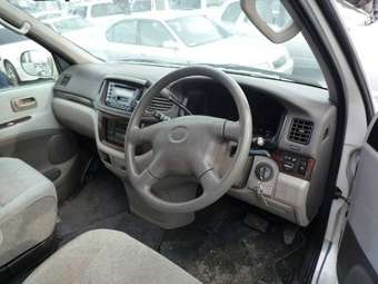 2001 Toyota Hiace Regius Photos