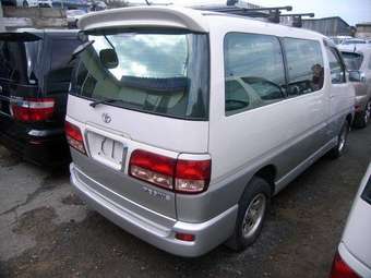 2001 Toyota Hiace Regius Images