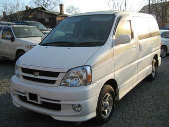2001 Toyota Hiace Regius Photos