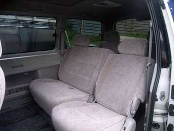 2001 Toyota Hiace Regius Pictures