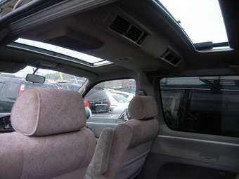 2001 Toyota Hiace Regius Photos