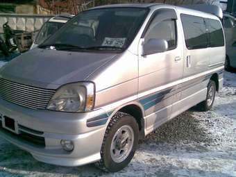 2001 Toyota Hiace Regius Photos