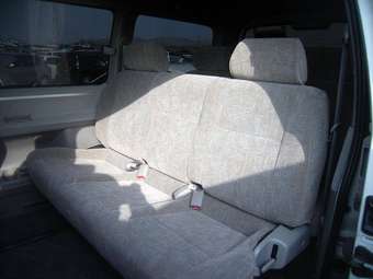 2001 Toyota Hiace Regius Photos